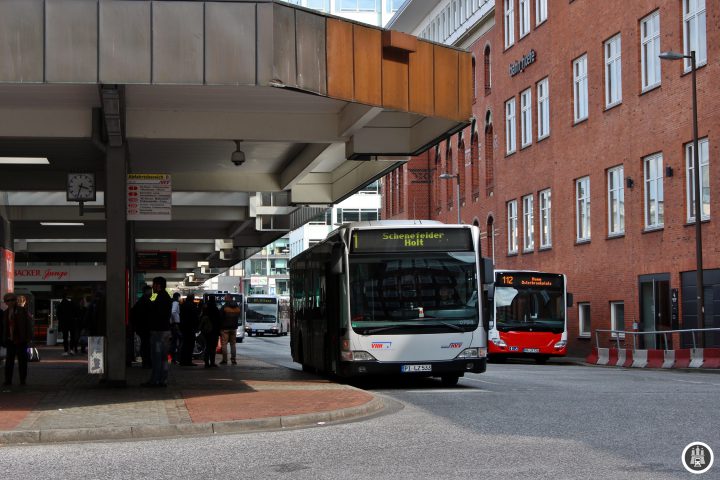 Der Bahnhof Altona wird sich in Zukunft mit der Verlegung nach Diebsteich wegfallen, die Gegend wird sich also massiv verändern. Was dies für den Busbahnhof bedeutet lässt sich heute noch nicht abschätzen.