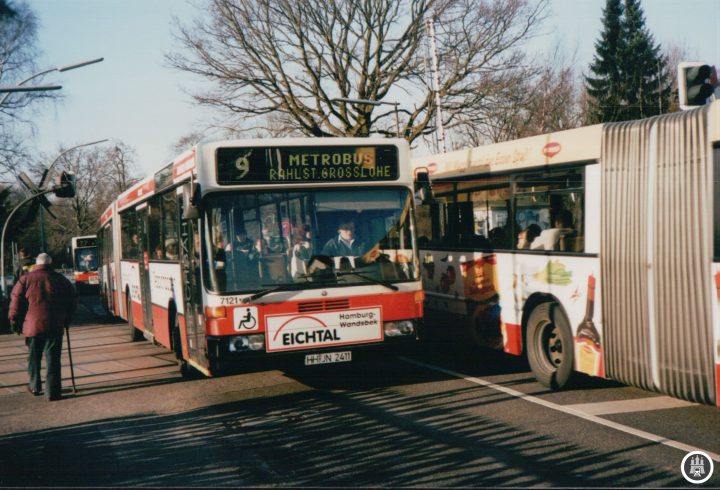Wagen 7121 als Linie 9 im Februar 2003 am Pulverhof. Das Fahrzeug wurde bereits im Jahre 2004 ausgemustert. - Foto: Jens Ode