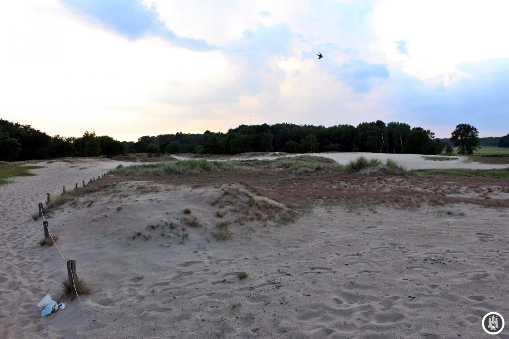 Das Naturschutzgebiet Boberg sticht vor allem durch seine Dünen hervor, die sonst eigentlich nur am Meer anzutreffen sind. Zudem befindet sich hier ein Flughafen für Segelflugzeuge. Längst kein Geheimtipp mehr ist der Boberger See, welcher in den letzten zehn Jahren vom Naturidyll zum Massenerholungsort an warmen Sommertagen verkam.