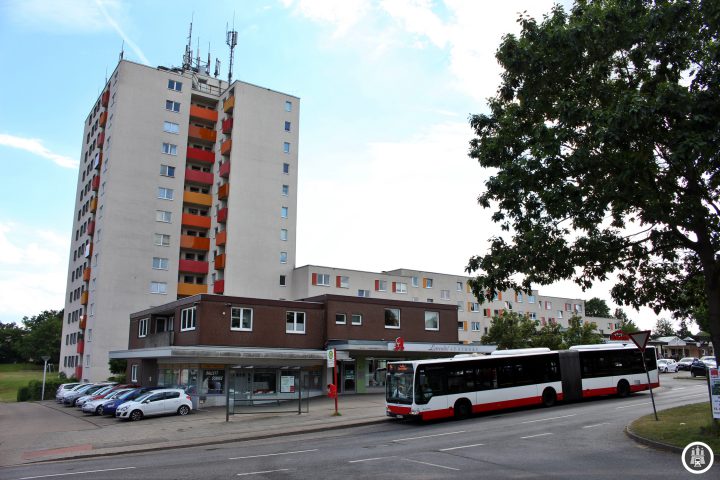 Am Strucksbarg stehen die Busse zur Fahrt auf der 14 bereit. Eißendorf gehört erst seit 1910 zu Hamburg.