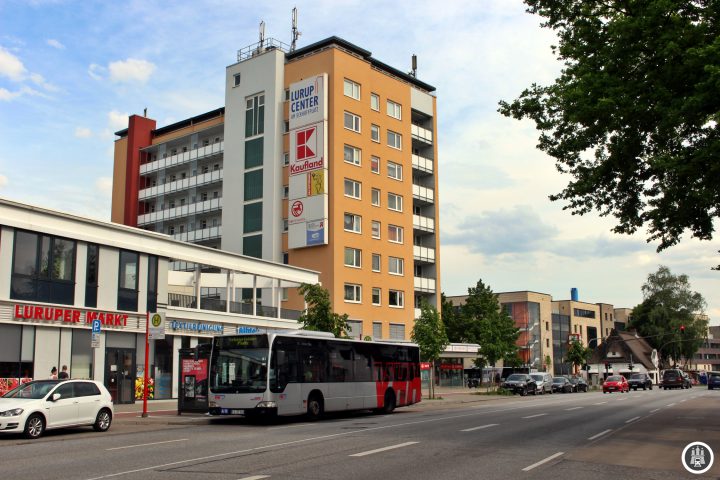 Das Lurup-Center ist ein recht neues, kleineres Einkaufzentrum, dass er 2012 fertiggestellt wurde. Auf einer Verkaufsfläche von 15000m² können Kunden alles Nötige besorgen.