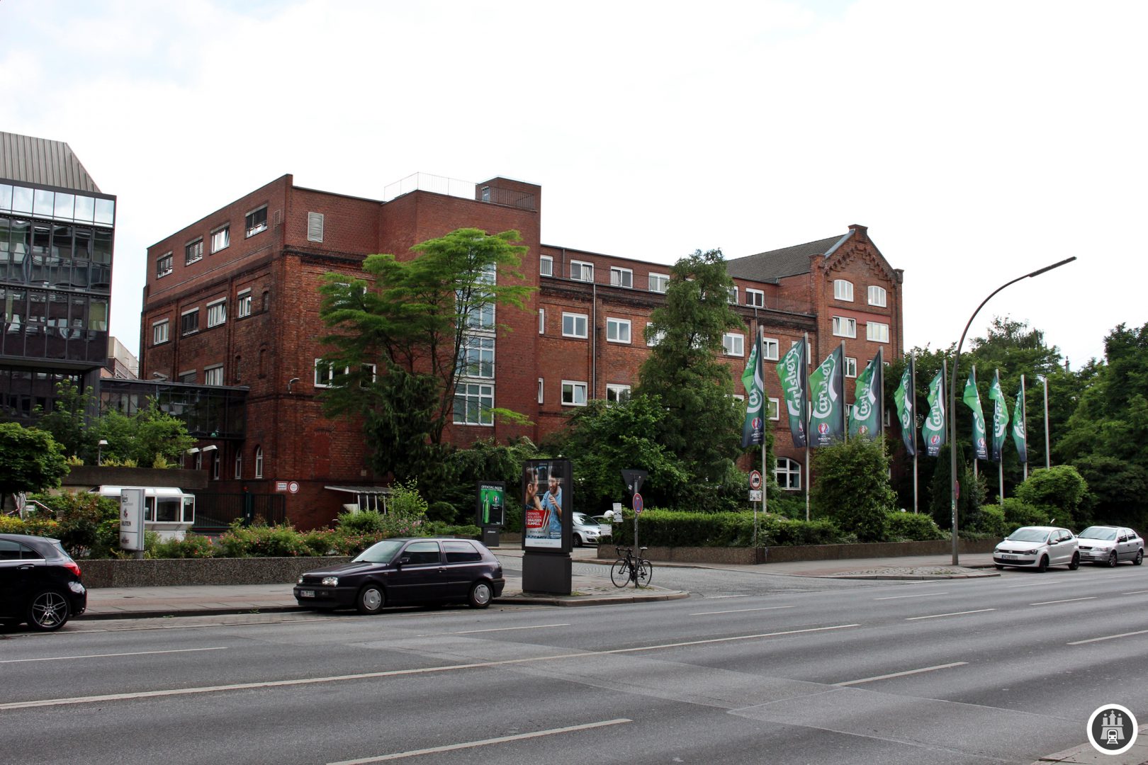 Die Holsten-Brauerei wurde 1879 gegründet und hat ihren Standort an der Holstenstraße. Es wurde jedoch nicht die Straße nach der Brauerei benannt, sondern eine Straße nach Holsten (Holstein) beschrieben. Holsten gehört zu Carlsberg und produziert unter anderem die insbesondere bei Fußballfans beliebten Marken Holsten (HSV) und Astra (St. Pauli).