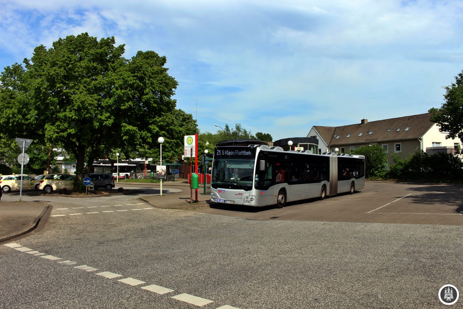 Der Schenefelder Platz in Schleswig-Holstein spielt auch für den Hamburger Busverkehr eine große Rolle. Ohne ihn würde man auch viele Hamburger Quartiere deutlich schlechter erreichen.
