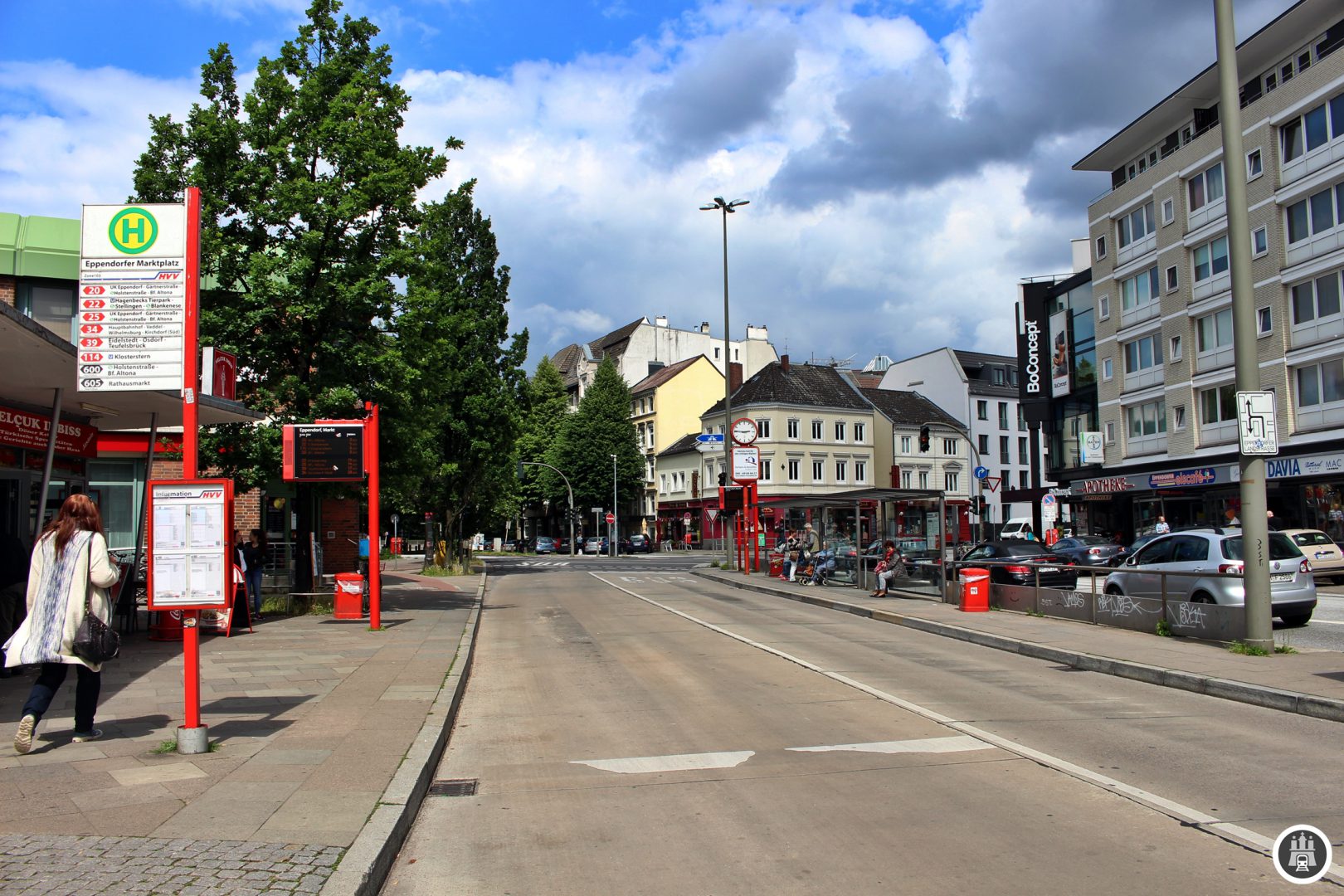 Eppendorf ist Hamburgs ältestes Dorf. Bereits 1140 erstmals erwähnt, wurde es 1894 zu Hamburger Stadtgebiet. Der Name leitet sich entweder vom plattdeutschen epen ("am Wasser") oder von der Namen der Personen Ebo, Ebbo oder Eppo ab. Durch Eppendorf fließt die Alster.