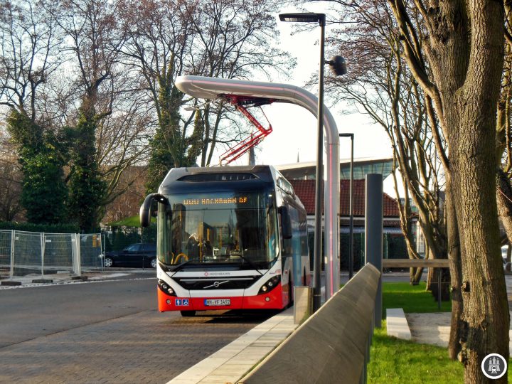 Ursprünglich wendeten hier viele Fahrzeuge der Straßenbahn, doch die Strecke zum ZOB wurde – samt Kehre – am 23. Mai 1978 stillgelegt. Seitdem wurde die Fläche als eher minder gepflegter Parkplatz genutzt. Zum Fahrplanwechsel 2014 wurden hier jedoch Überliegeplätze für die neue Innovationslinie 109 samt preisgekrönter Aufladestation geschaffen. Anfang September 2015 wurde die gesamte Fläche fertiggestellt, so dass sich hier nun auch Überliegeplätze für die Linie 109, sondern auch für die Linien 4 und 37 geschaffen wurden.