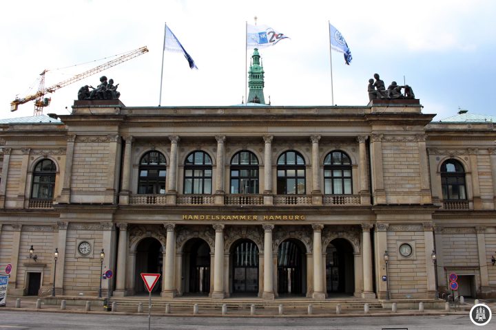 Die Hamburger Börse wurde 1558 gegründet und ist damit die älteste in Deutschland. Das heutige Gebäude stammt von 1841 und überstand als eines von wenigen en Großen Brand 1842. Es beherbergt auch die Handelskammer. Die Wertpapierbörse, welche sich mit der in Hannover zusammenschloss, zog 2005 in ein Gebäude am Rathausmarkt um.