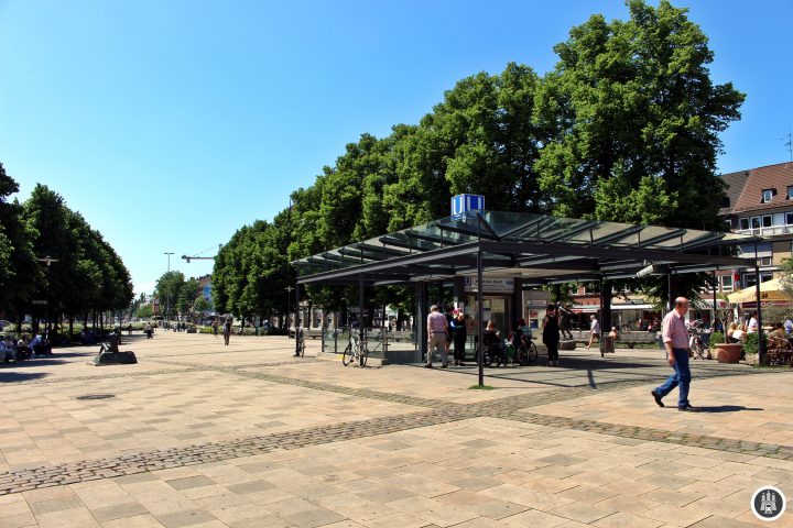 Der heutige Marktplatz wird nicht mehr als Wochenmarkt genutzt, dennoch finden hier über das Jahr verteilt mehrere Märkte mit Themenschwerpunkten statt. Mit dem U-Bahnbau ab 1962 wurde der Platz großzügig umgestaltet, im Norden entstand stattdessen der ZOB.